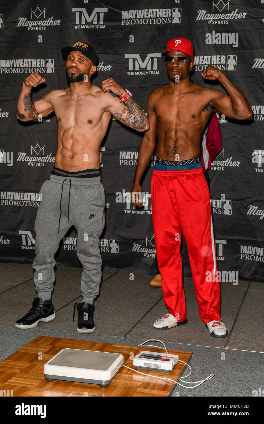 Las Vegas, NV, Stati Uniti d'America. Il 10 maggio, 2018. Ishe Smith e Tony Harrison Premier Boxing Champions pesano Sam's Town Hotel & Gambling Hall a Las Vegas, Nevada il 10 maggio 2018. Credito: Damairs Carter/media/punzone Alamy Live News Foto Stock