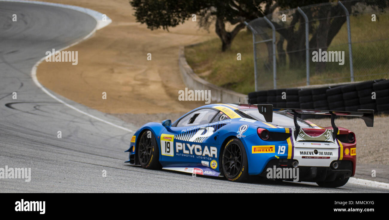 Monterey, CA, Stati Uniti d'America. Il 6 maggio, 2018. A. # 19 Christopher Cagnazzi uscente del cavatappi voce in giro rainey curva durante il Ferrari Challenge Trofeo Pirelli Gara 2 a WeatherTech Raceway Laguna Seca Monterey, CA Thurman James/CSM/Alamy Live News Foto Stock