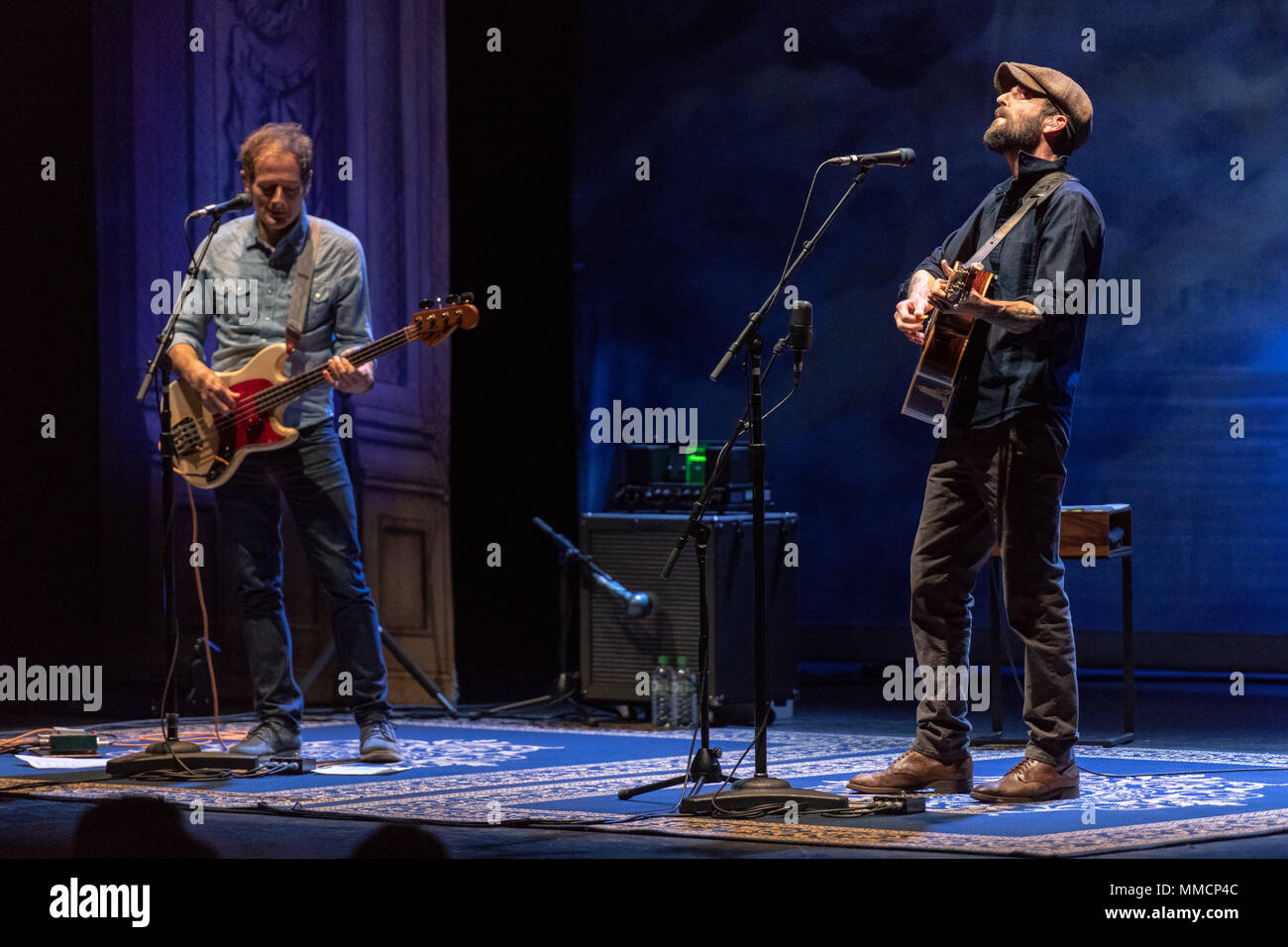 Dublino, Dublino, Irlanda. 9 maggio 2018. Ray LaMontagne si esibisce dal vivo sul palco del Bord Gais teatro di energia a Dublino, Irlanda. Credito: Ben Ryan SOPA/images/ZUMA filo/Alamy Live News Foto Stock