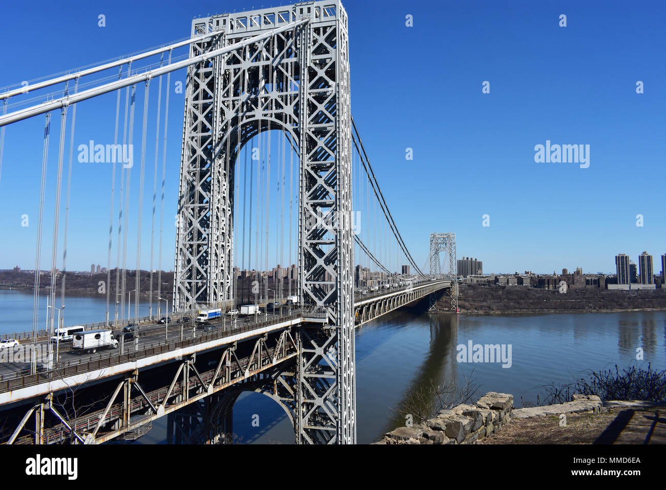 Vista del George Washington Bridge presi da Fort Lee parco storico. Foto Stock