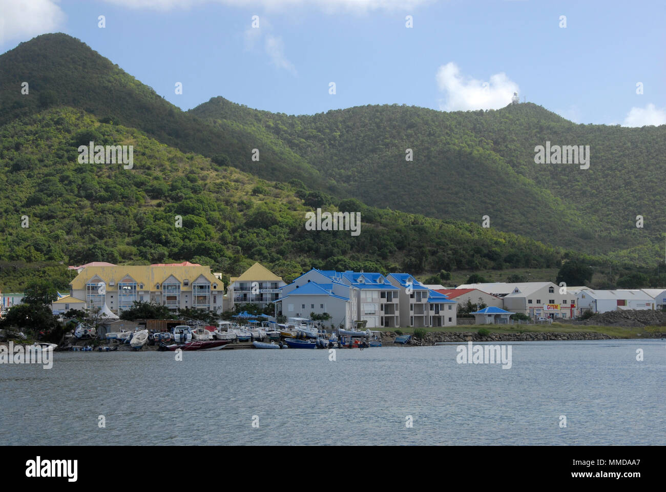 La comunità locale sulla riva di Simpson Bay, St Martin, dei Caraibi Foto Stock