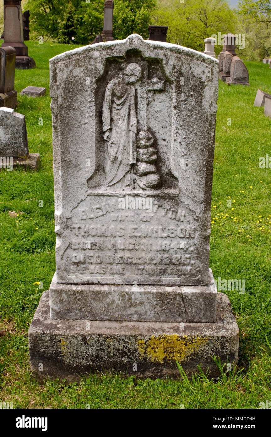 La pietra tombale di Elenor Patton nell'Homewood cimitero situato in Pittsburgh, Pennsylvania Foto Stock
