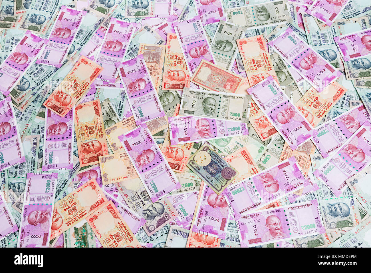 Abbondanza denaro variazioni di valuta indiana constata contanti Finanziamento bancario Foto Stock