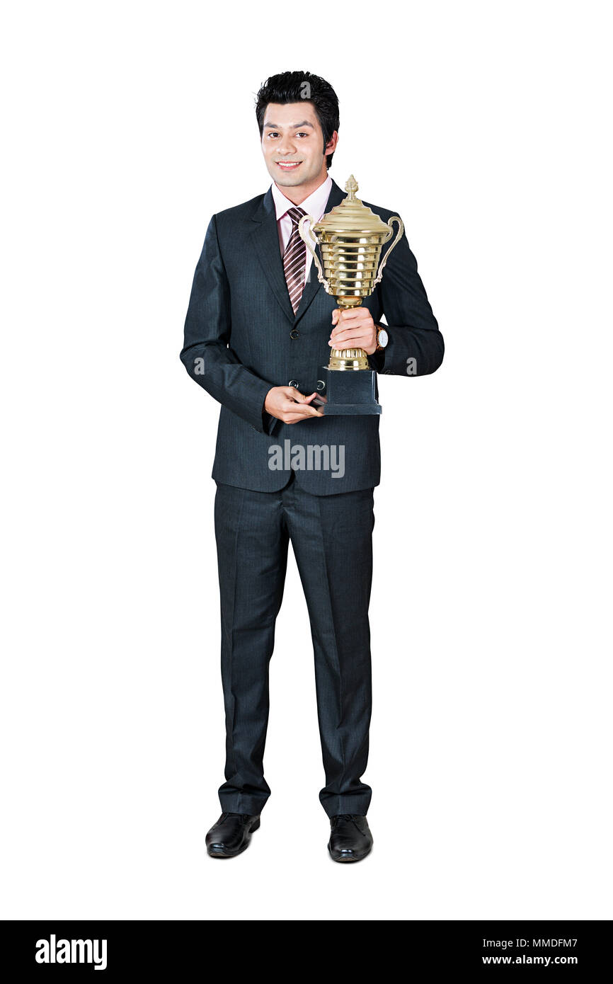 Un imprenditore Manager Holding Trophy Cup successo Winnning celebrando la promozione Foto Stock