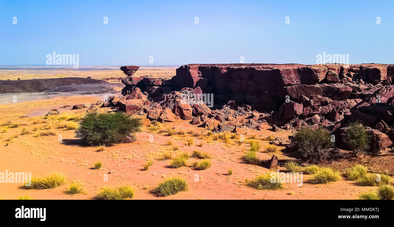 Formazione di roccia al deserto del Sahara vicino a Tchirozerine regione nei pressi di Agadez, Niger Foto Stock