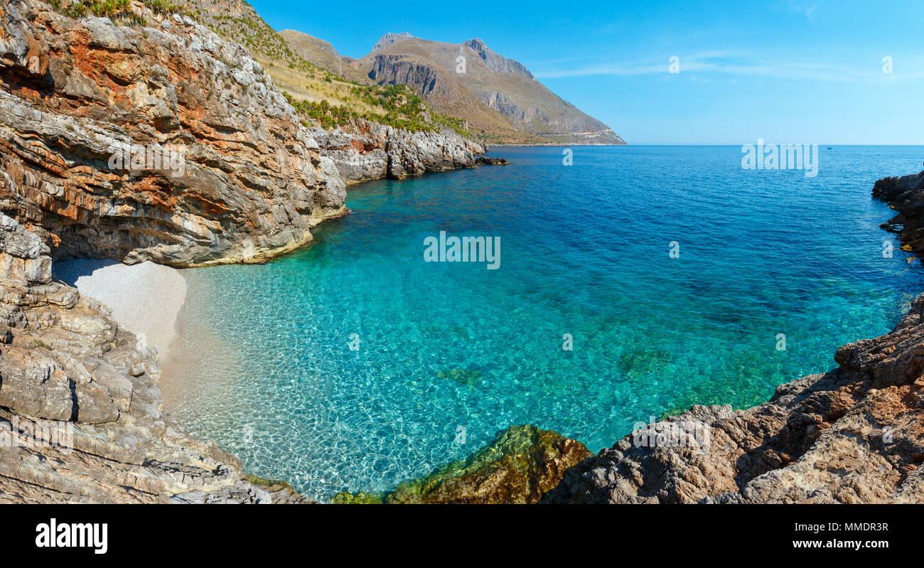 Paradiso Baia Mare Con Acque Azzurre E Spiaggia Vista Dal