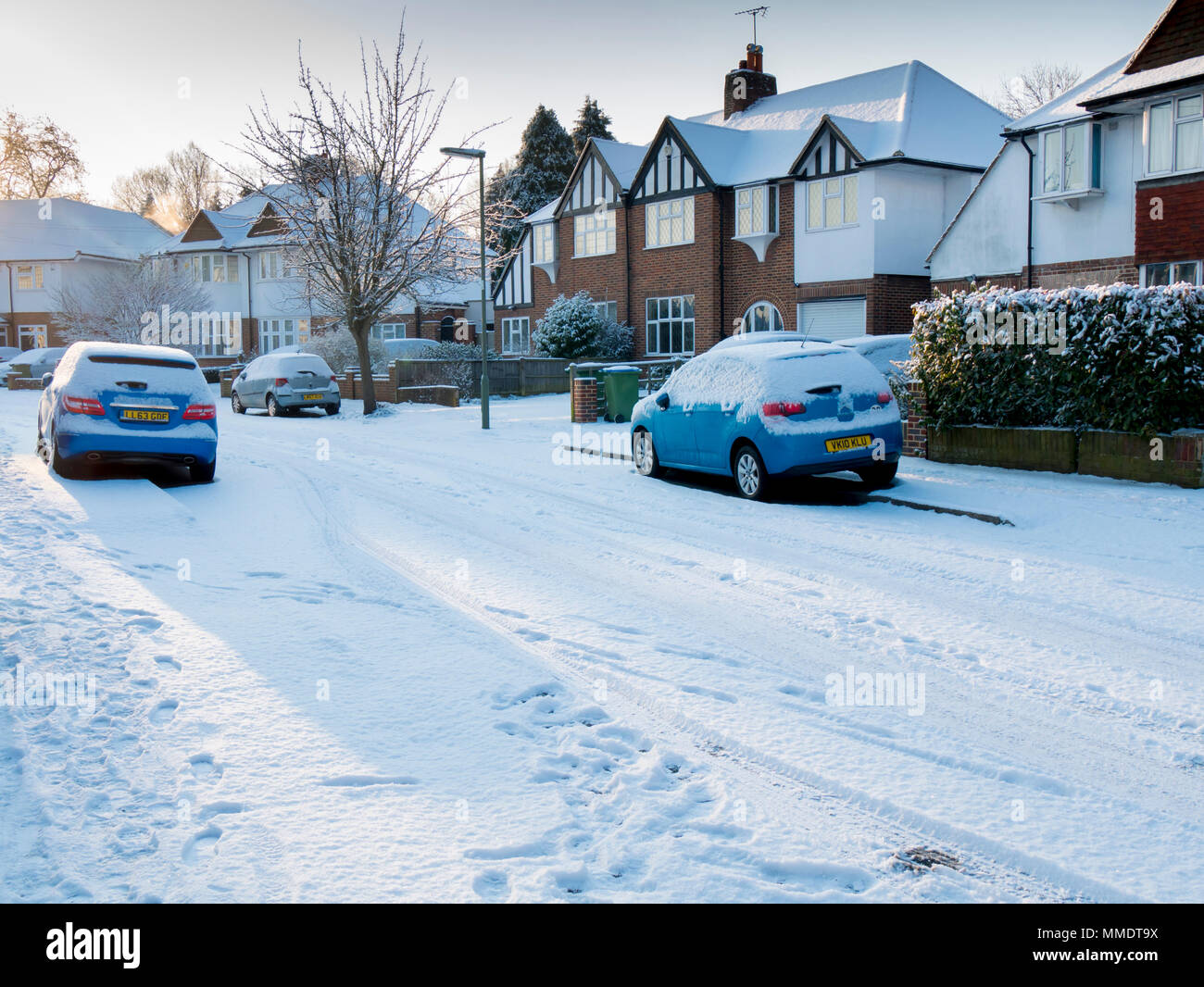 Europa, Regno Unito, Inghilterra, Surrey, sobborgo di inverno Foto Stock