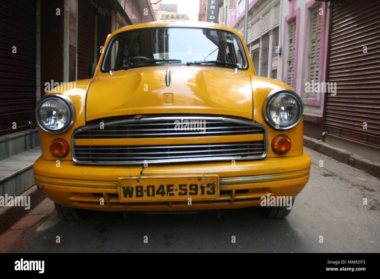 Ambasciatore giallo taxi, Calcutta, India Foto Stock
