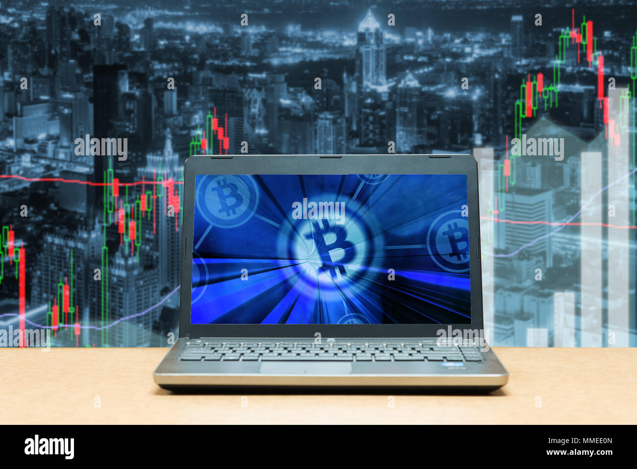 Bitcoin trading stock exchange di investimento sul mercato forex, con andamento del grafico, prezzo e candela stick grafico 3D illustrazione di stock crypto valuta un Foto Stock