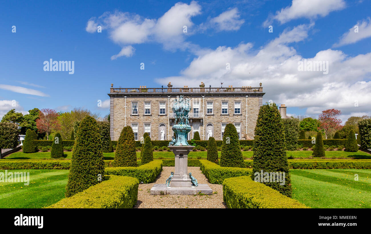 Il Manor House edificio a motivi di Palmerstown House Station wagon in Johnstown, nella contea di Kildare, Irlanda. Periodo irlandese Residence. Foto Stock