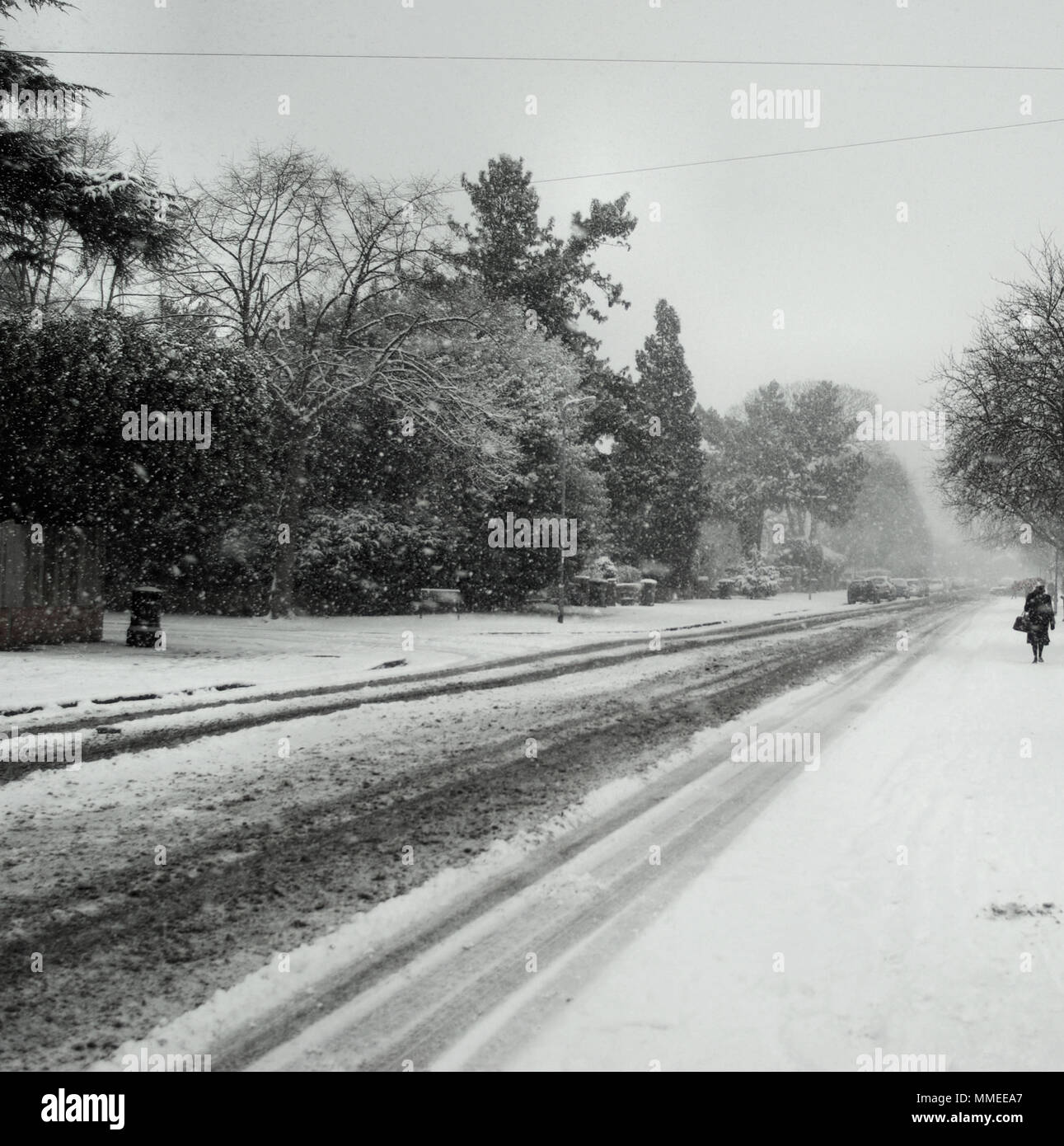 Nevoso inverno strada in Inghilterra Foto Stock