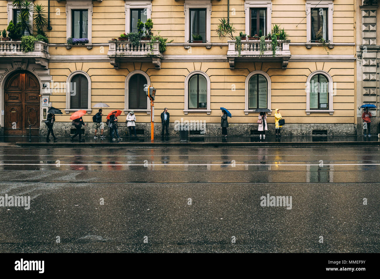 La vita di strada nella famosa città di Milano, Italia Foto Stock