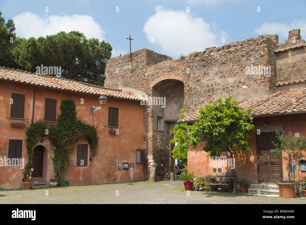 Ingresso al castello di Ostia Antica vicino Roma Italia Foto Stock