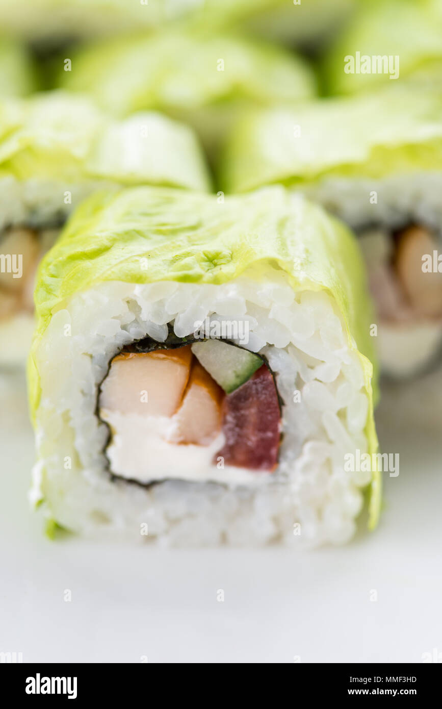 Il cibo giapponese, ristorante sushi gunkan maki roll piatto o vassoio impostato. Set di Sushi e composizione Foto Stock