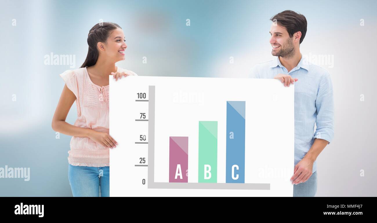 Statistica dei grafici a barre e giovane tenendo la scheda Foto Stock