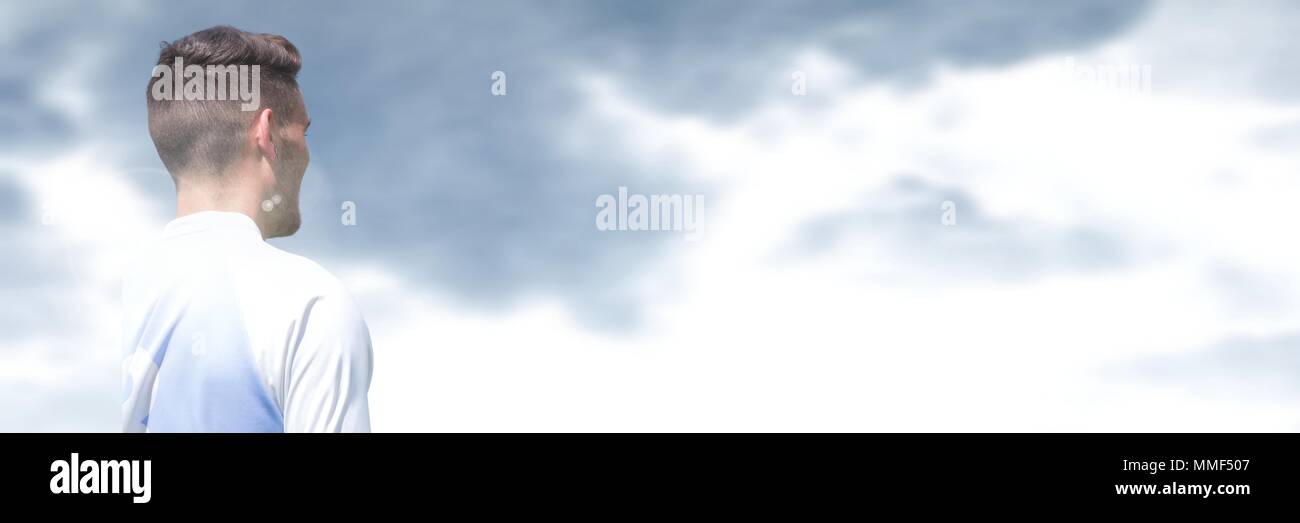Sport di squadra cercando in cielo Foto Stock