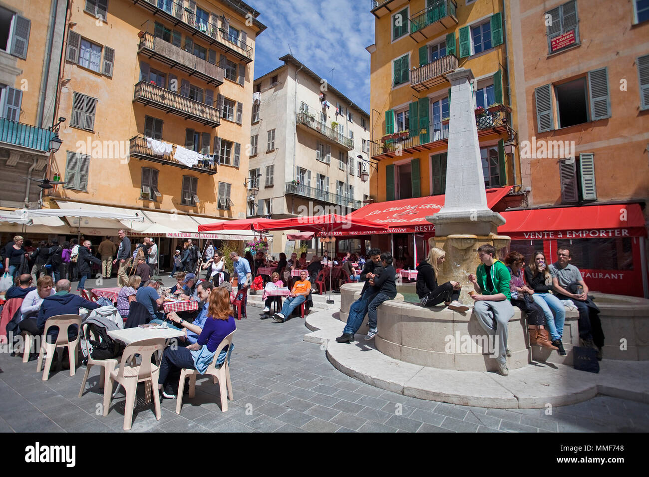 Street cafe al posto di Rossetti, città vecchia di Nizza Côte d'Azur, Alpes-Maritimes, Francia del Sud, Francia, Europa Foto Stock