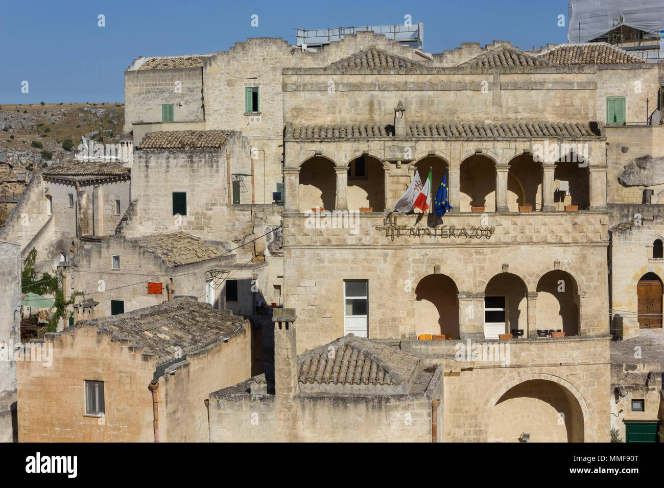 MATERA, Italia - 25 agosto 2017: edificio storico a Matera con il testo di Matera 2019, capitale della cultura Foto Stock