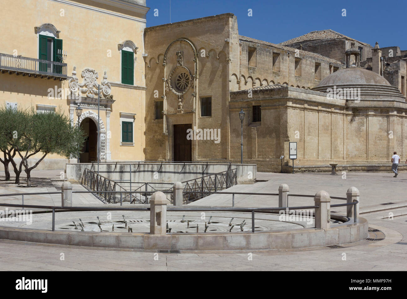 MATERA, Italia - 24 agosto 2017: Piazza Vittorio Veneto a Matera, di fronte al palazzo del governo Foto Stock