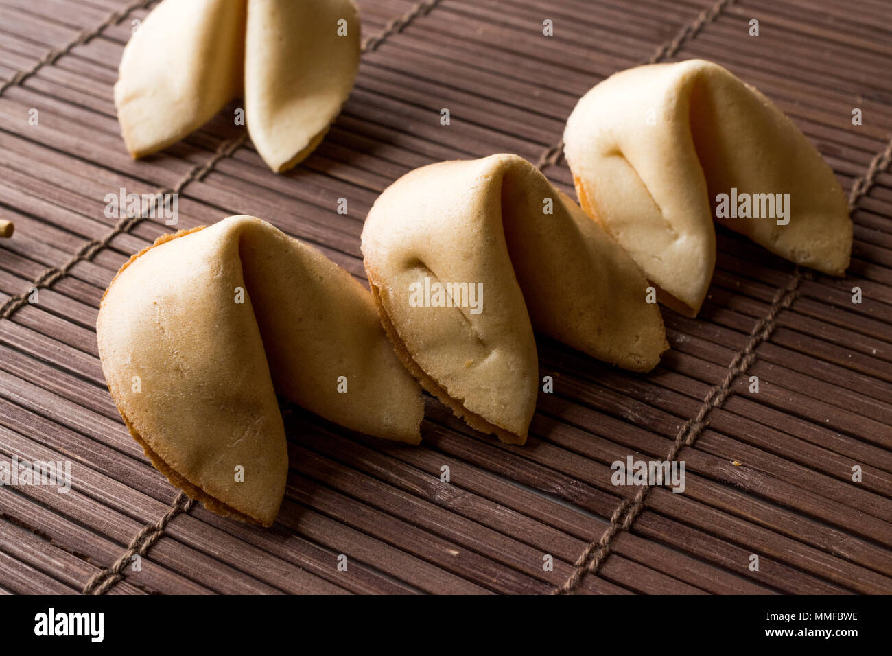 Biscotti della fortuna cinesi immagini e fotografie stock ad alta  risoluzione - Alamy