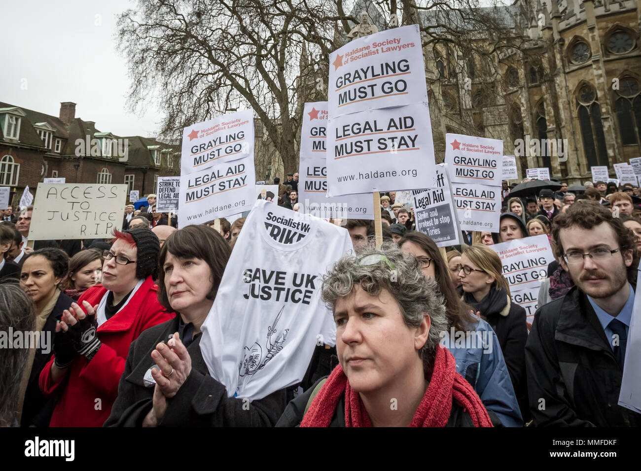 Avvocati e procuratori legali protestare in una seconda massa walkout su tagli per assistenza legale. Westminster, Regno Unito Foto Stock