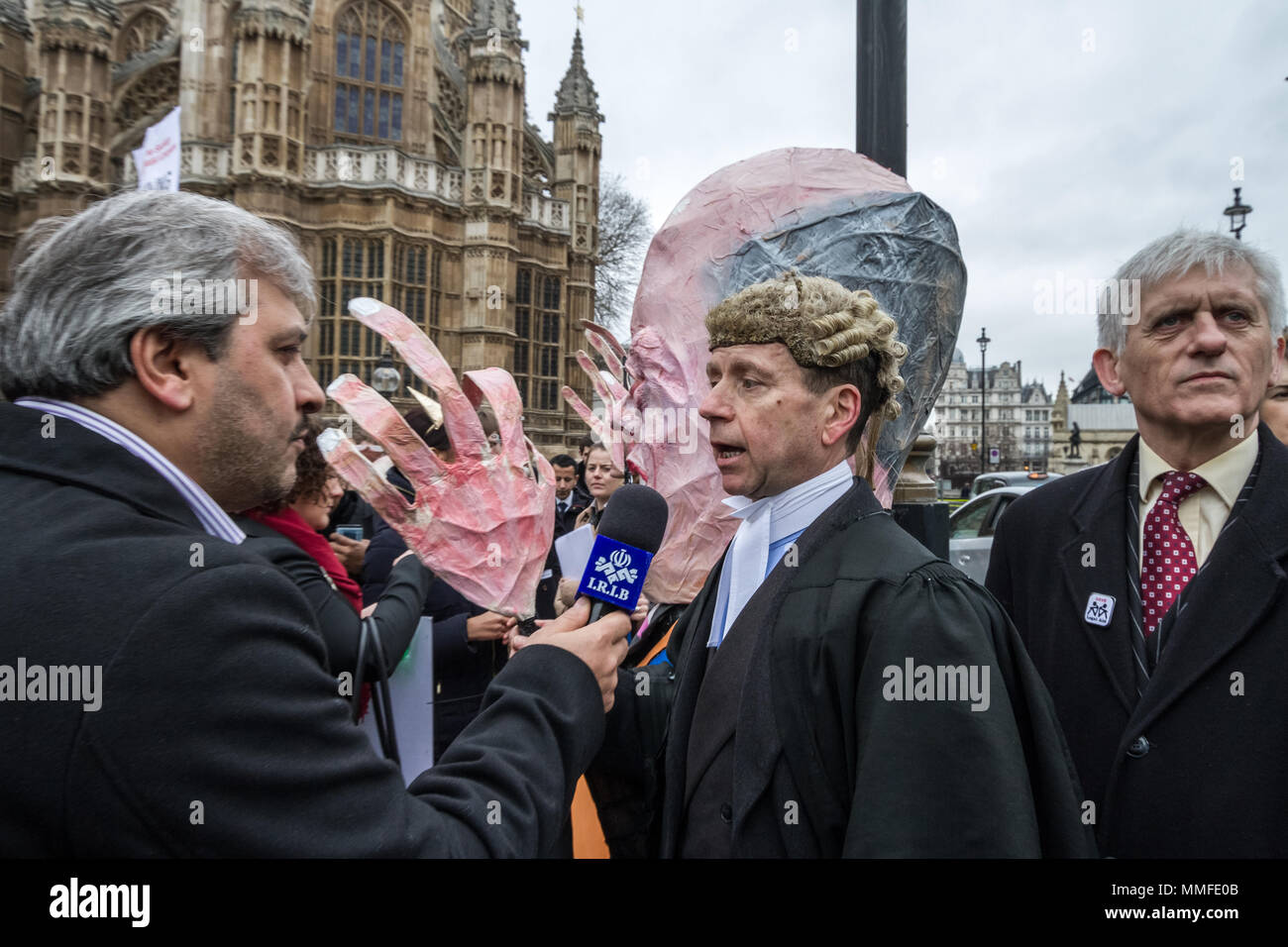 Avvocati e procuratori legali protestare in una seconda massa walkout su tagli per assistenza legale. Westminster, Regno Unito Foto Stock