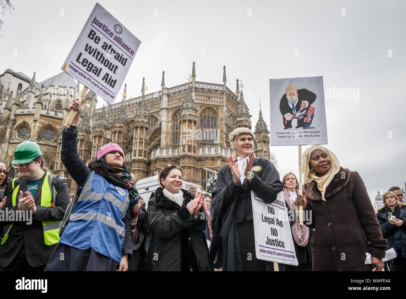 Avvocati e procuratori legali protestare in una seconda massa walkout su tagli per assistenza legale. Westminster, Regno Unito Foto Stock