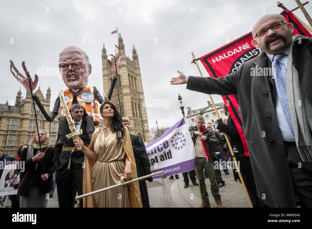 Avvocati e procuratori legali protestare in una seconda massa walkout su tagli per assistenza legale. Westminster, Regno Unito Foto Stock