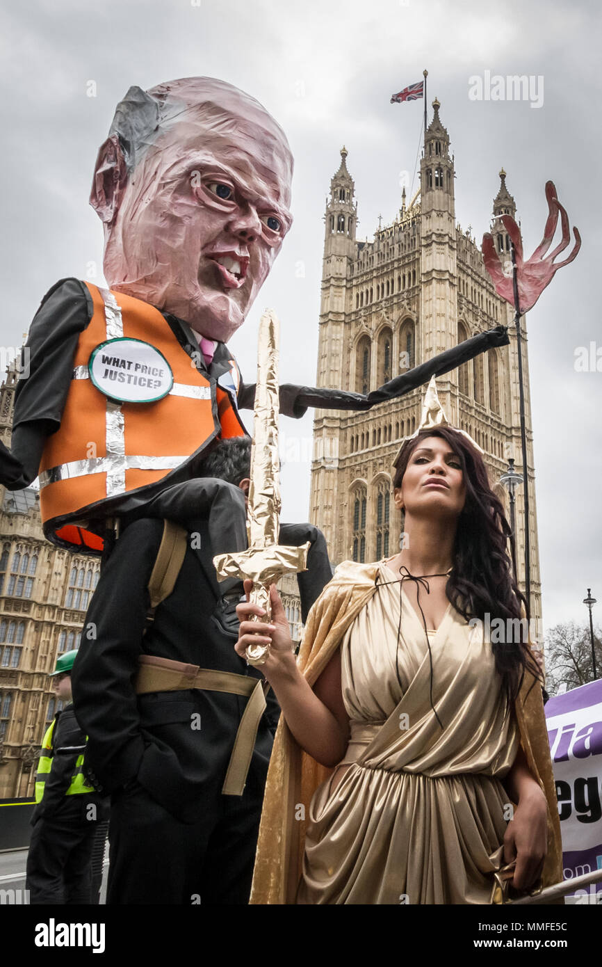 Avvocati e procuratori legali protestare in una seconda massa walkout su tagli per assistenza legale. Westminster, Regno Unito Foto Stock