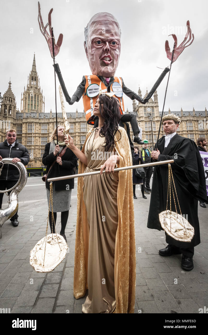 Avvocati e procuratori legali protestare in una seconda massa walkout su tagli per assistenza legale. Westminster, Regno Unito Foto Stock