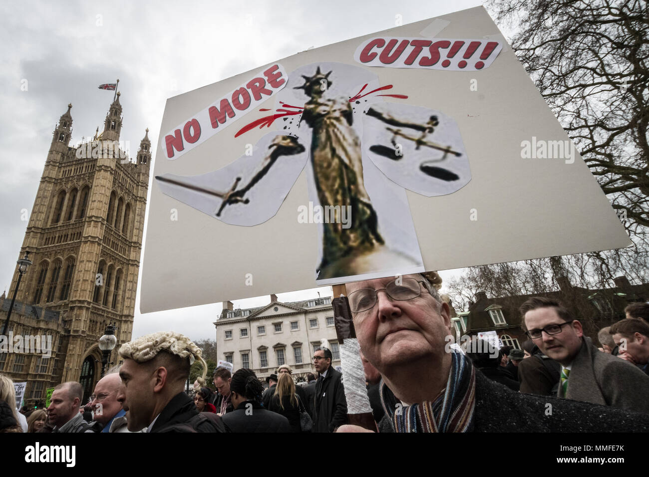 Avvocati e procuratori legali protestare in una seconda massa walkout su tagli per assistenza legale. Westminster, Regno Unito Foto Stock