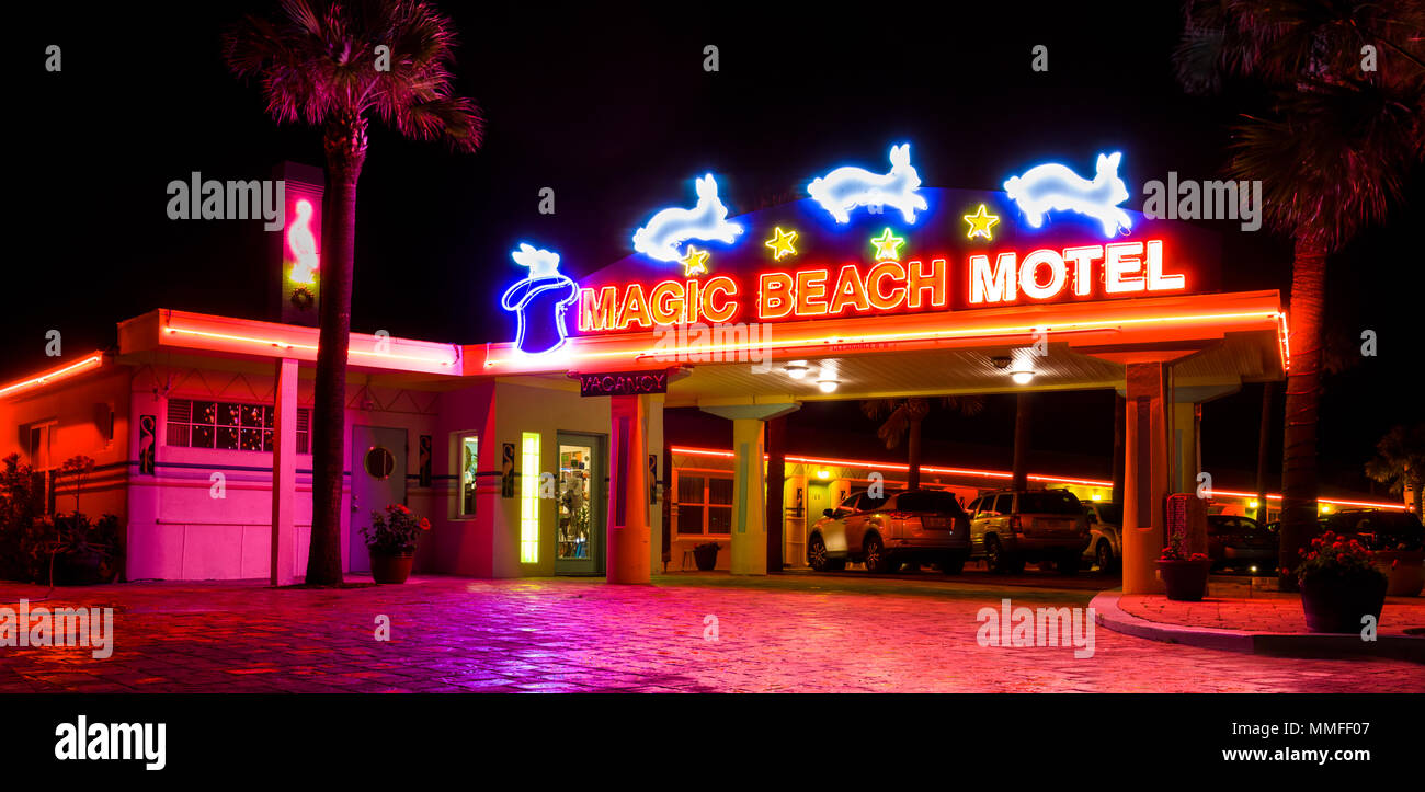 Vista notturna degli anni cinquanta Art Deco Magic Beach Motel in spiaggia Vilano vicino a Saint Augustine, Florida Foto Stock