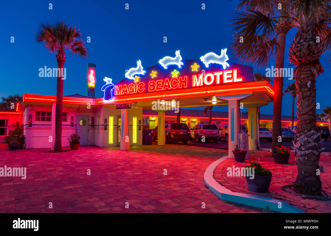 Vista notturna degli anni cinquanta Art Deco Magic Beach Motel in spiaggia Vilano vicino a Saint Augustine, Florida Foto Stock