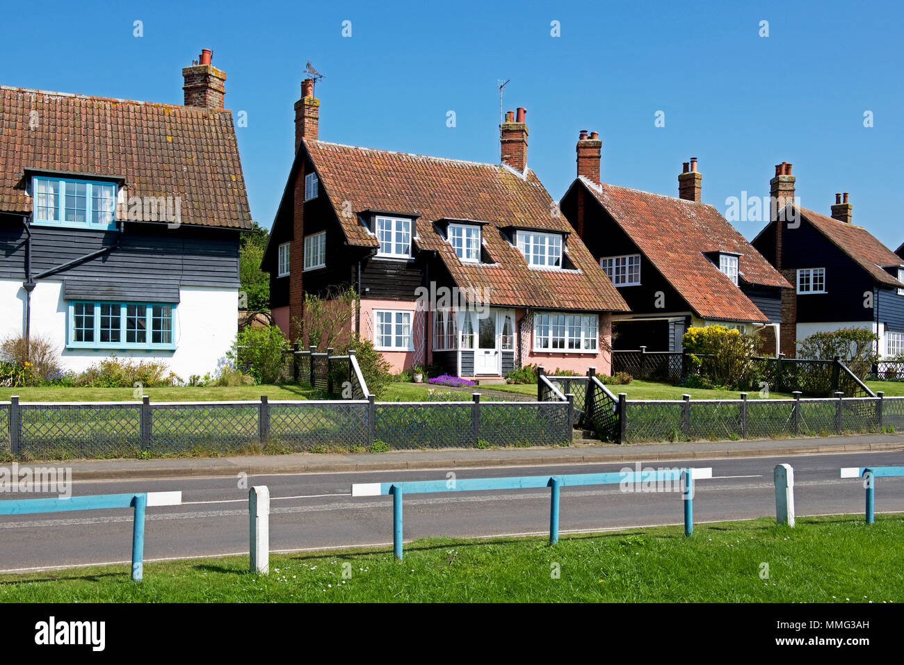 Case nel villaggio vacanze di Thorpeness, Suffolk, Inghilterra, Regno Unito Foto Stock