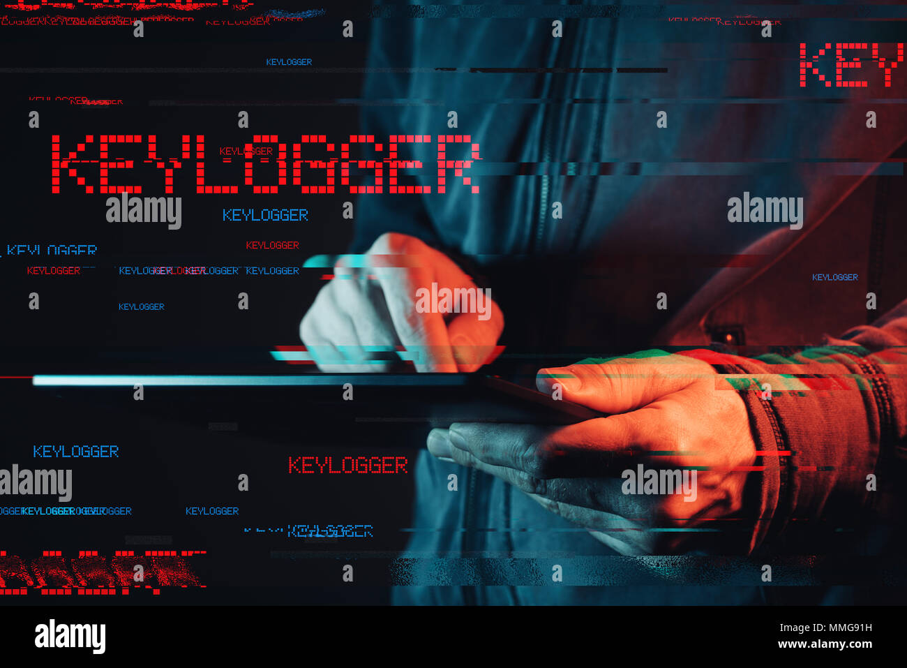 Keylogger concetto con persona maschio utilizzando computer tablet, chiave di basso di rosso e di blu accesa e immagine digitale effetti spuri Foto Stock