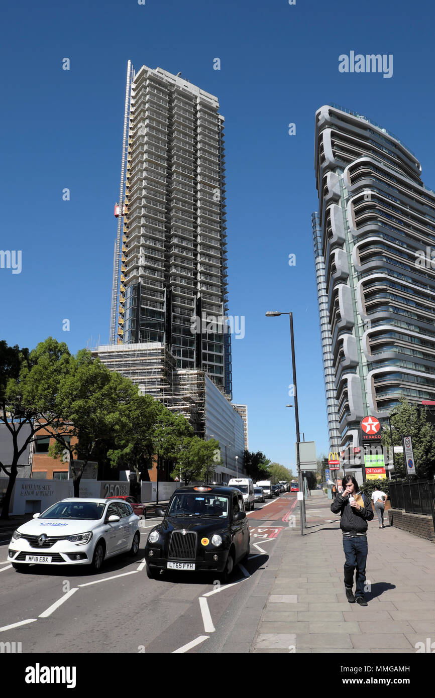 Una vista di nuovi grattacieli il Canaletto edificio e 250 City Road in costruzione, alto edificio residenziale torri Islington Londra UK KATHY DEWITT Foto Stock