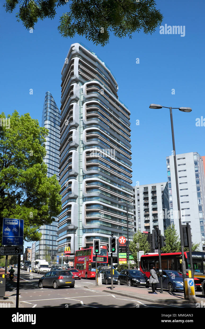 Vista verticale nuovo grattacielo il Canaletto edificio sulla strada della città un elevato aumento di proprietà residenziali in sviluppo Islington Londra UK KATHY DEWITT Foto Stock