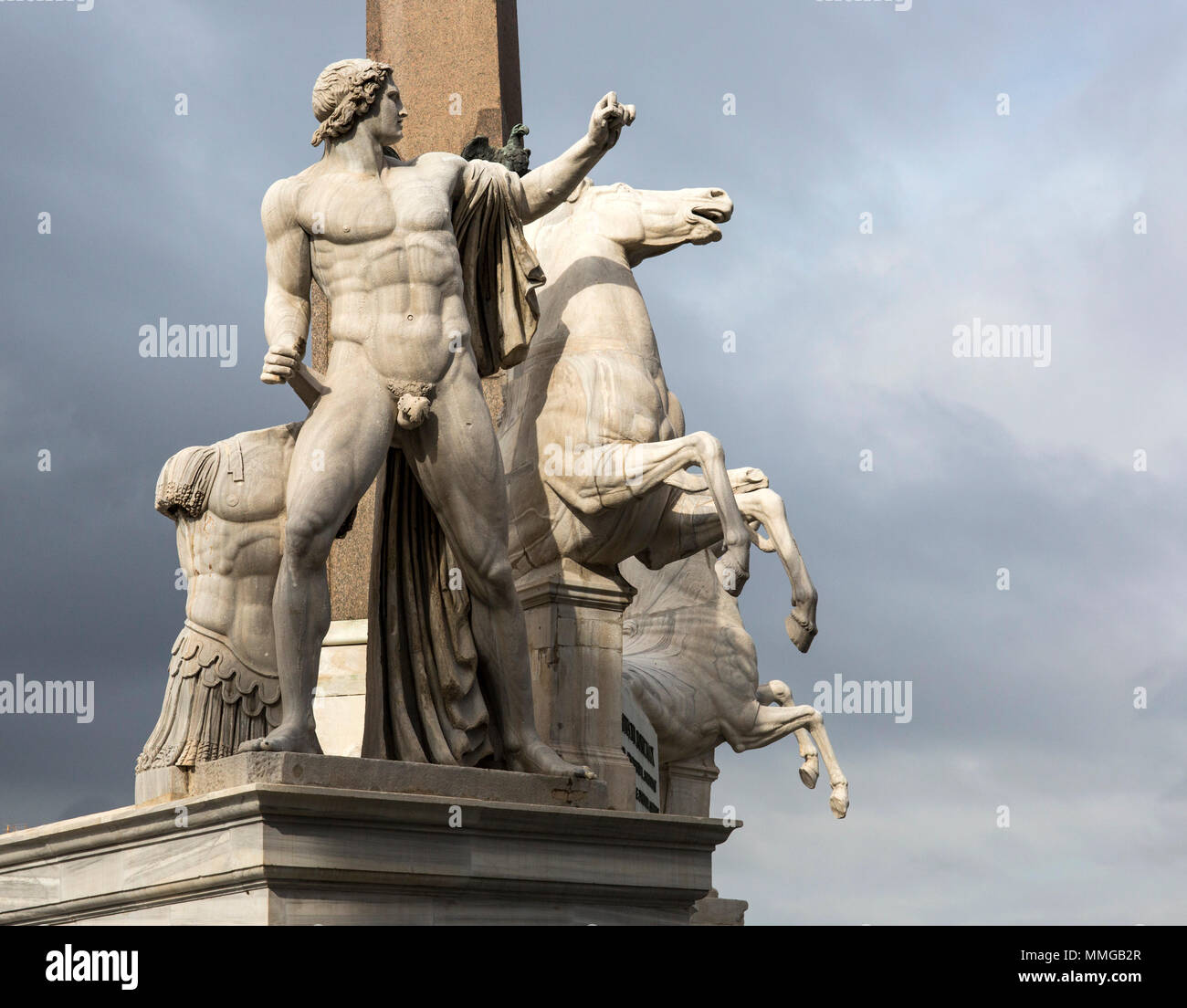 L'Obelisco e Fontana di caster e Pollux a Piazza del Quirinale, Quirinale Hill, Roma, Italia, Europa Foto Stock