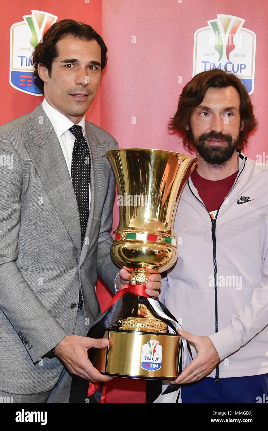 TIM Cup la presentazione di Milano, Italia. Dotato di: Bernardo Corradi, Andrea Pirlo dove: a Milano, Italia Quando: 10 Apr 2018 Credit: IPA/WENN.com * * disponibile solo per la pubblicazione in UK, USA, Germania, Austria, Svizzera** Foto Stock