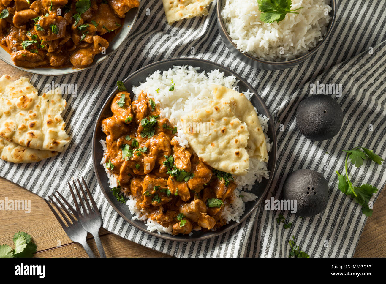 In casa burro indiano di pollo con riso e pane Naan Foto Stock