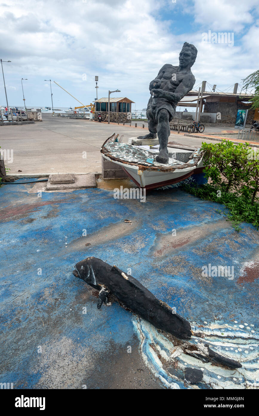 Sailor statua, Puerto Baquerizo Moreno, San Cristobal Island, Isole Galapagos, Ecuador. Foto Stock