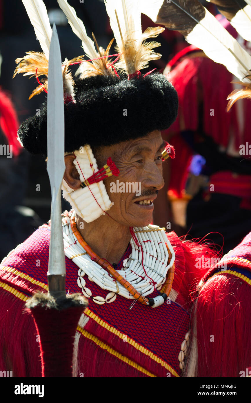 Il Nagaland, India. Ritratti di Naga uomo durante il Festival di Hornbill Foto Stock