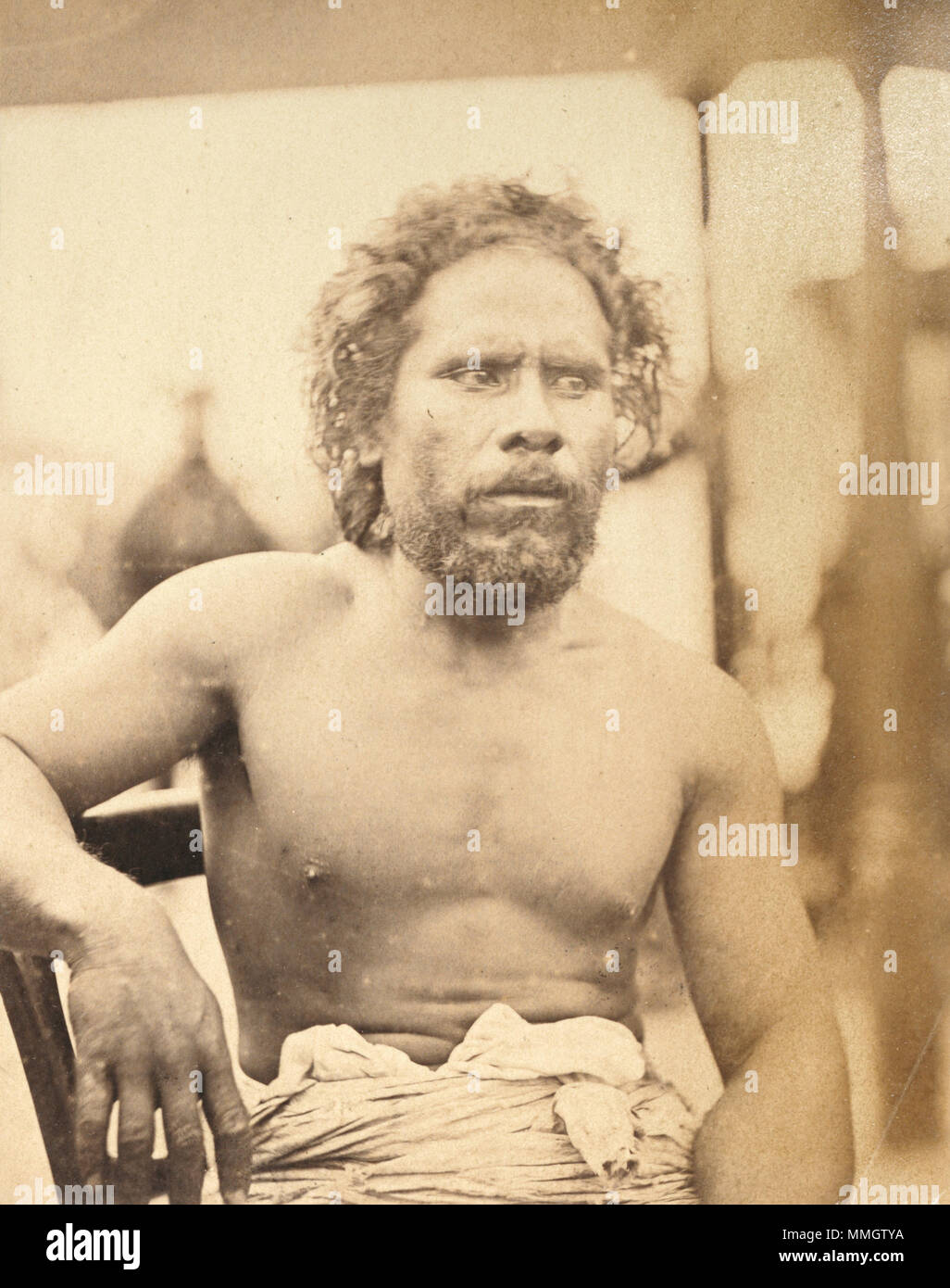 . Inglese: Ritratti di 'Amatabaulay'. Fotografie scattate, probabilmente dal caporale C Newbold, tra il 19 e 22 luglio 1874. Il viaggio di H.M.S. Challenger (1872-1876) è stato finanziato dal governo britannico per scopi scientifici e sembra essere stata la prima spedizione per trasportare un fotografo ufficiale nonché un artista ufficiale. . Tra il 19 e 22 luglio 1874. Frederick Hodgeson, fotografo ufficiale a bordo H.M.S. Challenger a tempo [1] 41 Amatabaulay, durante la spedizione di Challenger, 1874 Foto Stock