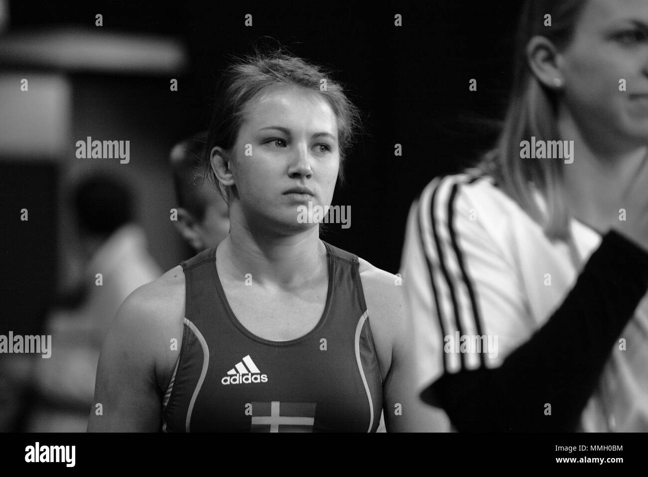 Luo Zhuoma Xi vs Johanna Mattsson competere a donne del Greco Romano, Wrestling fila il programma del concorso, Excel Arena, London 11 Dicembre 2011 Foto Stock