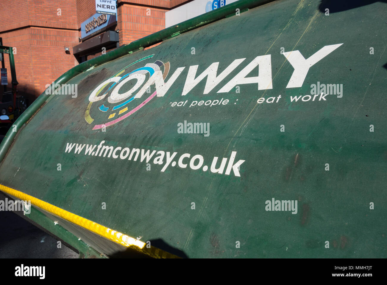 Close-up di FM logo Conway e della manutenzione stradale veicolo Foto Stock