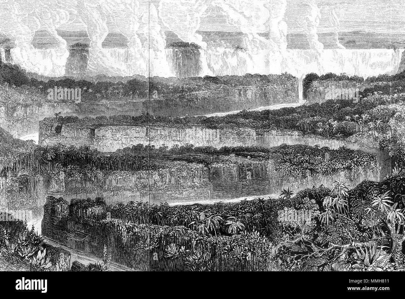 . Inglese: Vista panoramica della grande Cataratte del Zambesi (chiamato Mosioatunya, o Victoria Falls) e della Voragine a zig-zag sotto le cascate attraverso cui il fiume sfugge. "Abbiamo proceduto al mattino, 9 Agosto, 1860 per vedere il Victoria Falls. Mosi-oa-Tunya è il nome Makololo, e mezzi il fumo di suonare . . Ci siamo imbarcati in canoe . . Siamo atterrati a capo del Giardino Isola, che è situato vicino al centro del fiume e sul labbro delle cascate. Al raggiungimento di tale labbro e di sbirciare da dietro il vertiginoso altezza, il meraviglioso e il carattere unico della magnifica cascata a raffica una volta su di noi. Ho Foto Stock