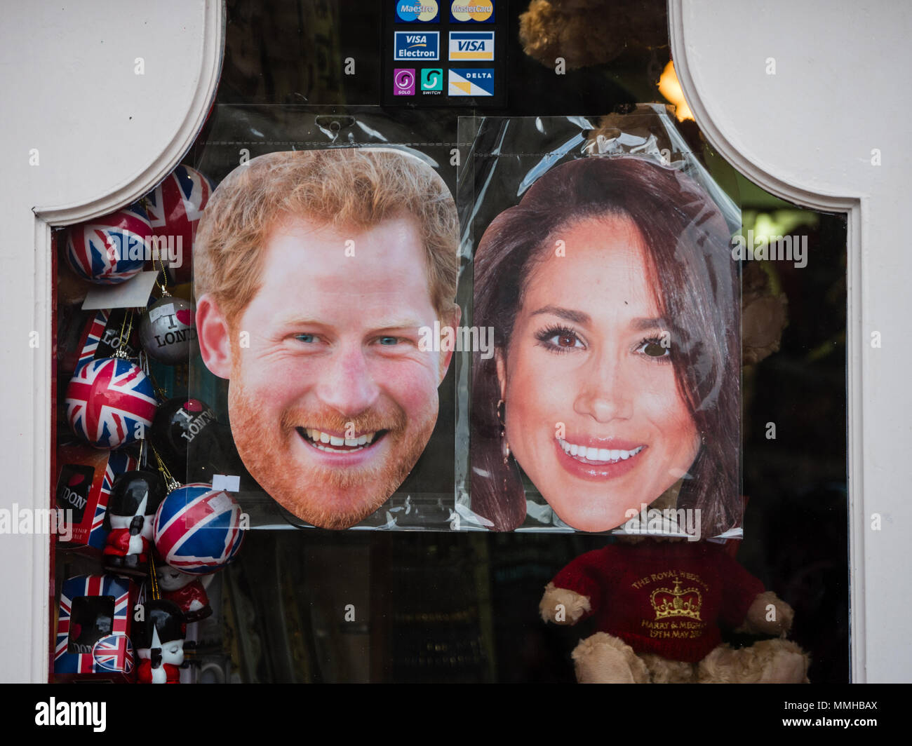 Harry e Meghan in Shop Display, Royal Wedding 2018, Windsor, Berkshire, Inghilterra, Regno Unito, GB. Foto Stock