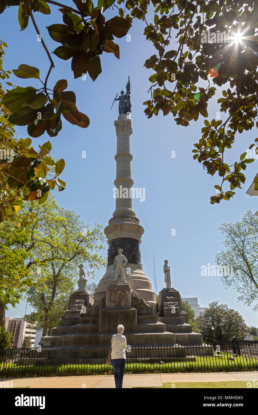 Montgomery, Alabama - Il monumento confederato, sui terreni dell'Alabama State Capitol, onora la Alabamians che hanno combattuto per la Confederazione duri Foto Stock