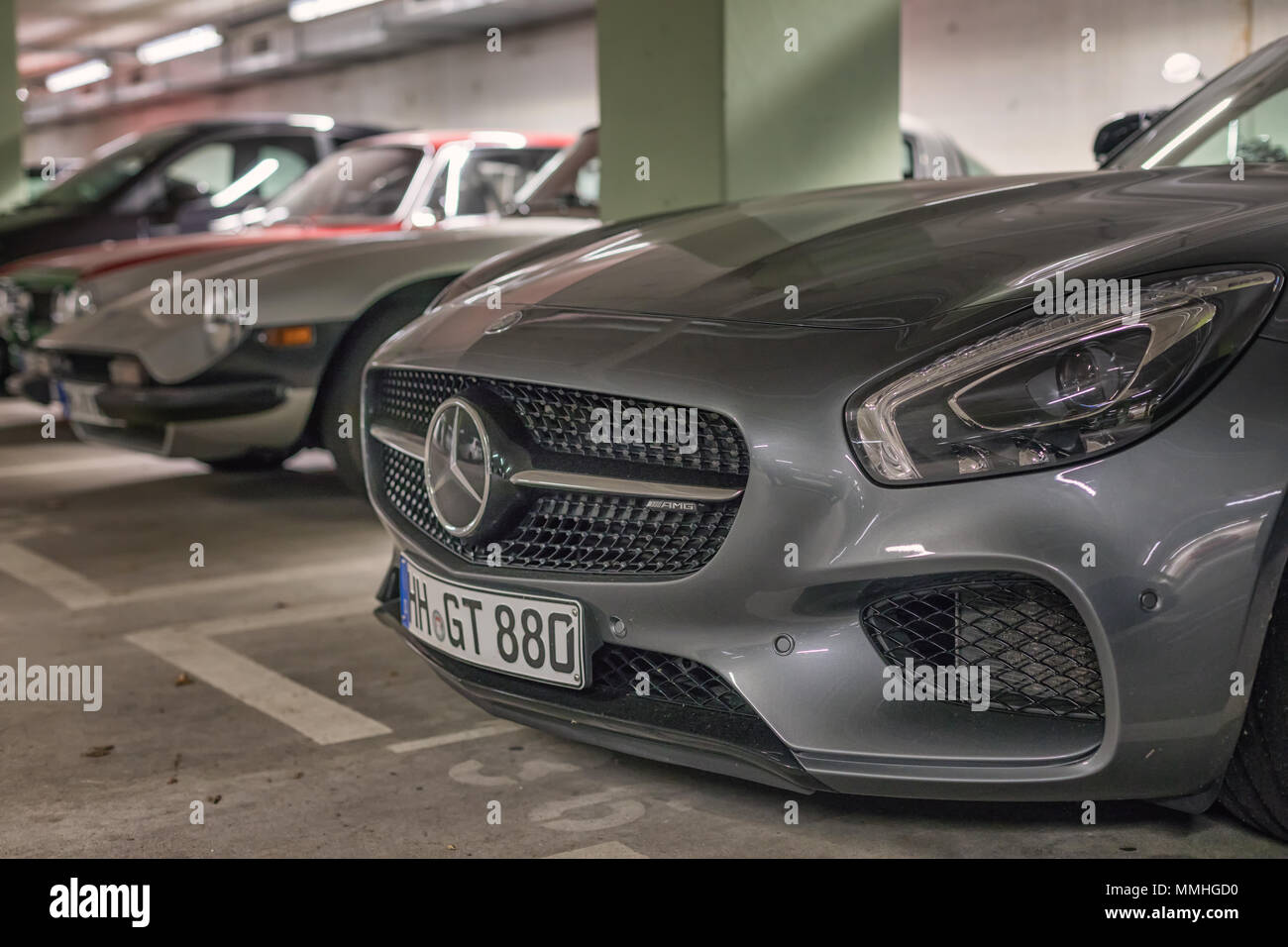 Mercedes-roadster in garage Foto Stock