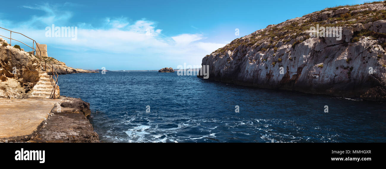 Azure bay al Kantra, Gozo, Malta, UE Foto Stock